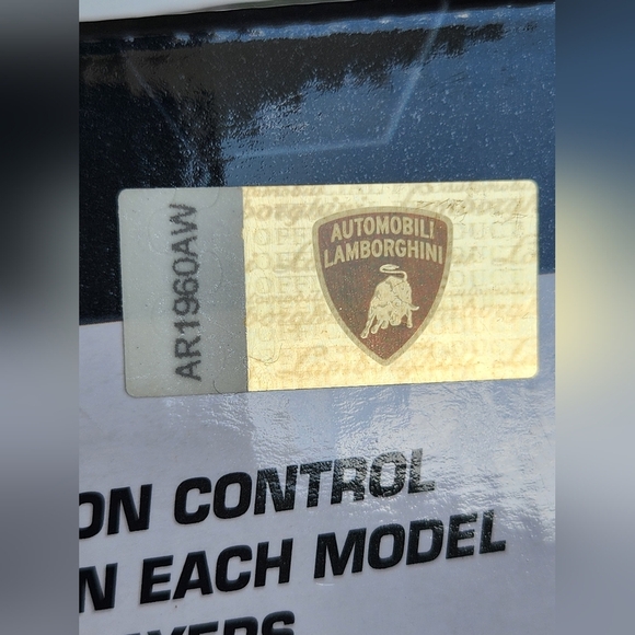 Lamborghini Aventador LP700-4 Toy Car - Picture 4 of 6